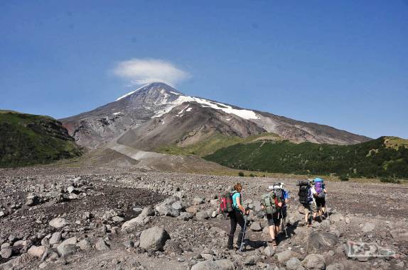 Nosso grupo começa a caminhar em direção ao vulcão Lanín, na região de Junín de Los Andes, na Argentina